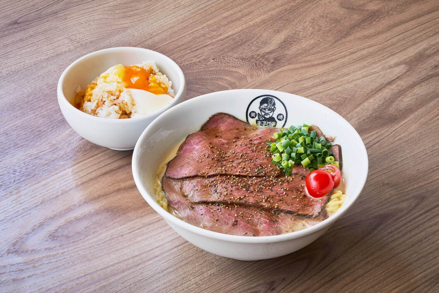 【百貨店新登場】キブサチ「とろポタ和牛ローストビーフ麺＆小ライス温玉乗せ・ポルチーニソース掛けセット 新宿高島屋限定」2,500円＜イートイン＞※Web予約制。9月6日(金)10:00～予約開始。