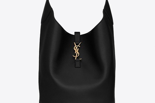 サンローラン「ル・サンカセット」24年秋バッグ、“YSL”のカサンドラロゴ輝くホーボーバッグ