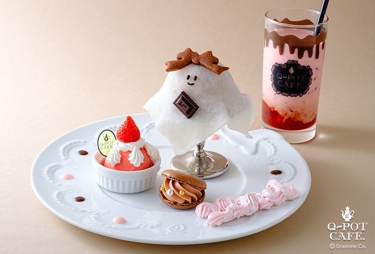 Q-pot CAFE.“オバケちゃん”の濃厚チョコレートムース、マカロンセットの限定スイーツプレートで｜写真1