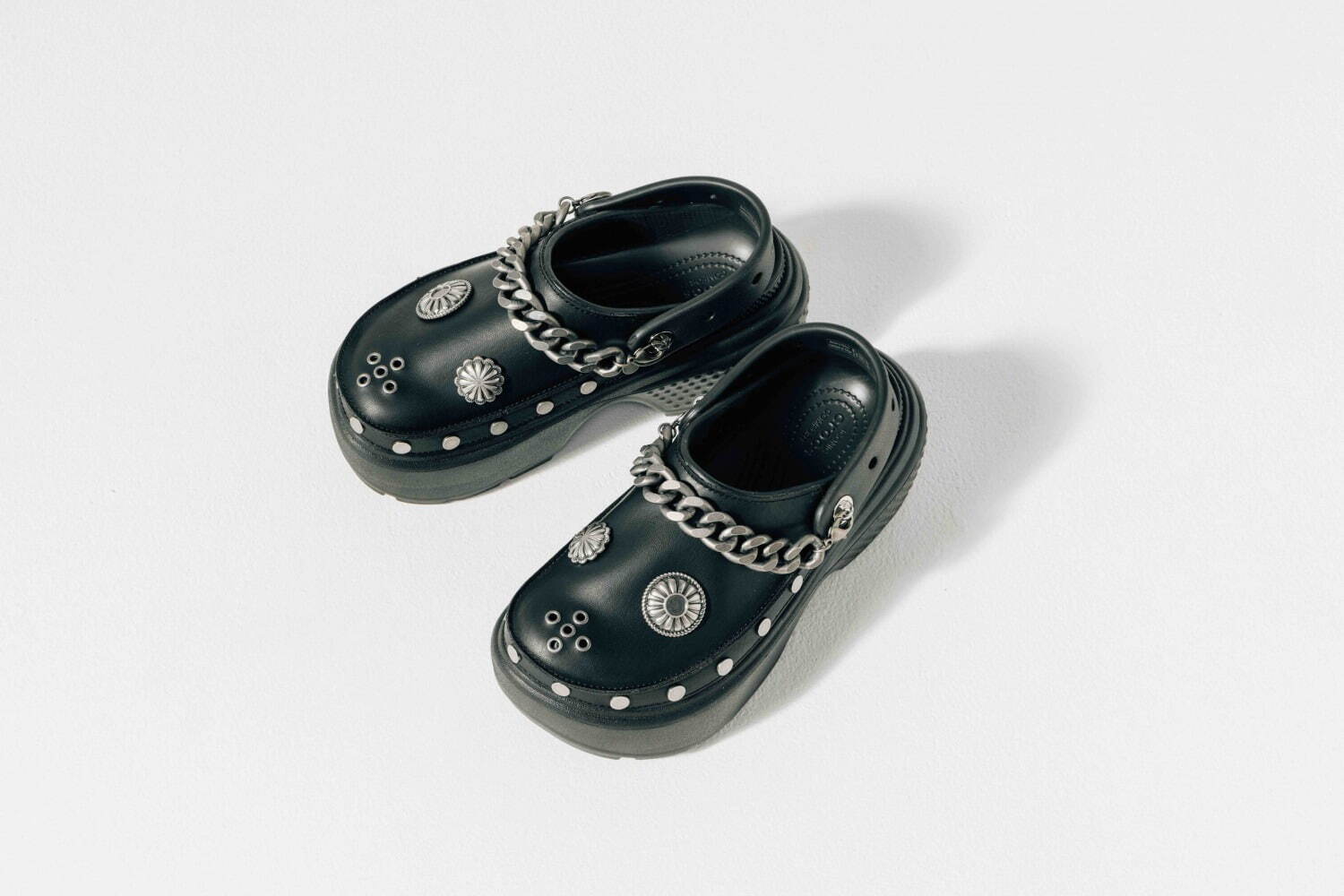 クロックス(crocs), アトモス(atmos) ストンプ クロッグ｜写真1