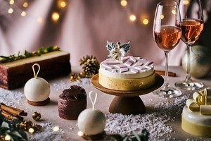 アンダーズ 東京24年クリスマス、ロゼシャンパーニュ風味のケーキや柑橘香るブッシュ・ド・ノエル