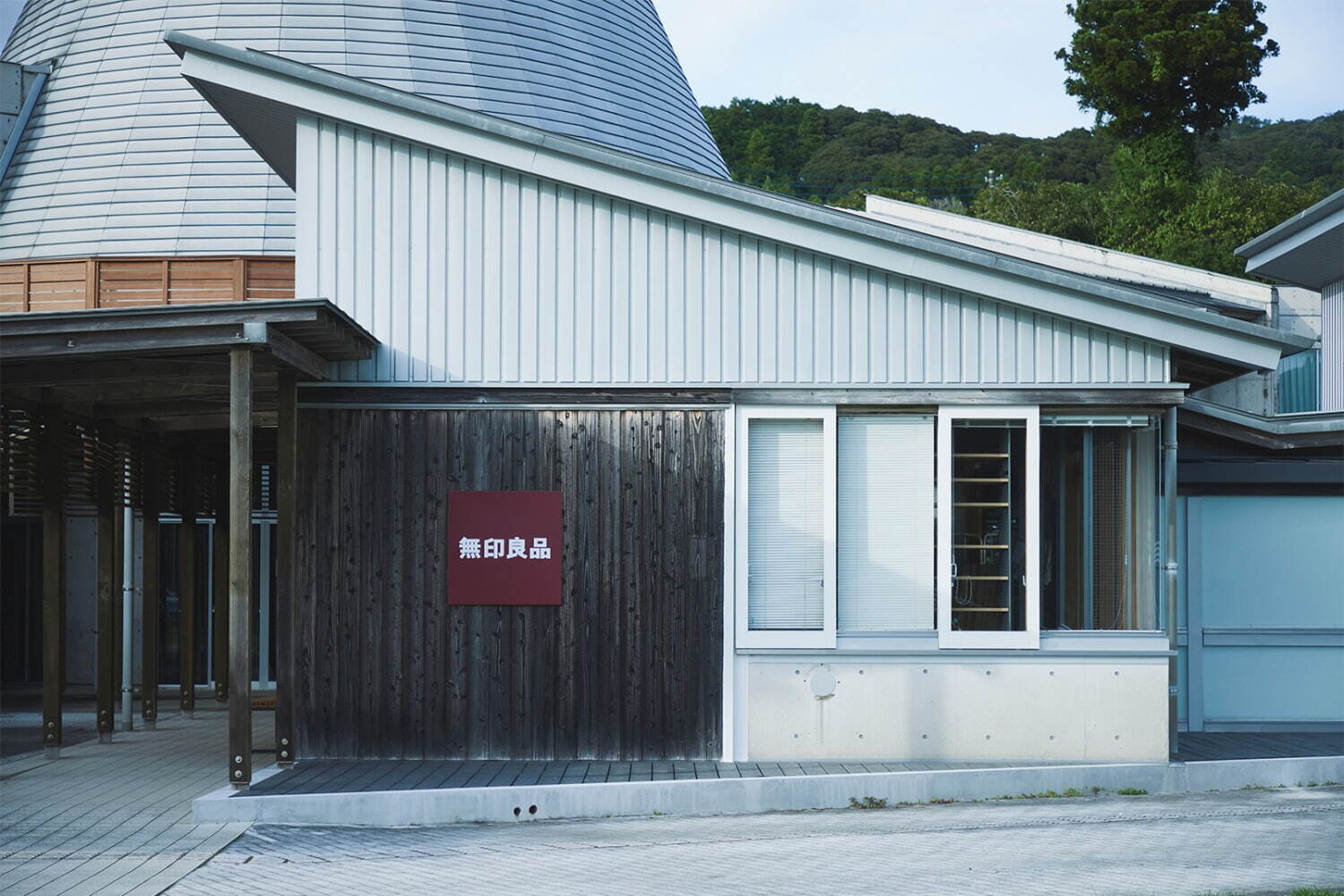 無印良品の地域体験型宿泊施設「ムジベースオイカワ」千葉の廃校をリノベーション、元教室の客室など｜写真4