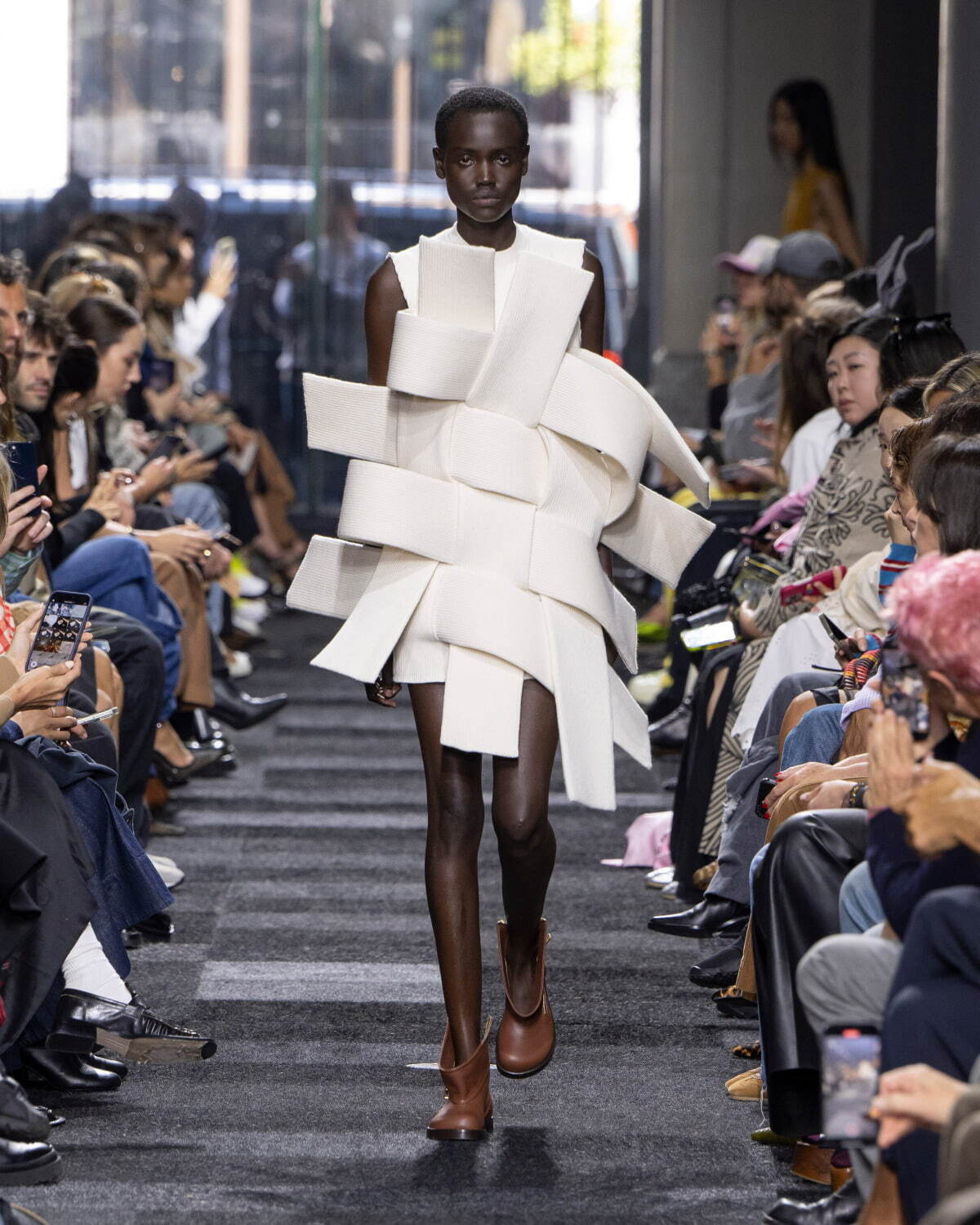 JW アンダーソン(JW Anderson) 2025年春夏ウィメンズコレクション  - 写真29