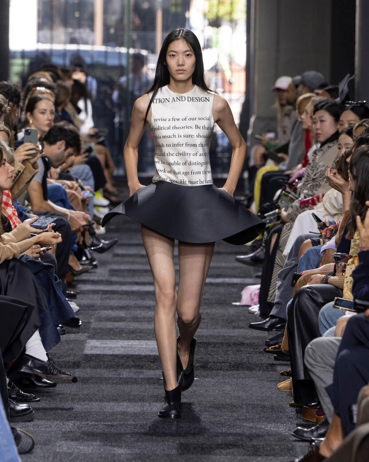 JW アンダーソン(JW Anderson) 2025年春夏ウィメンズコレクション  - 写真32