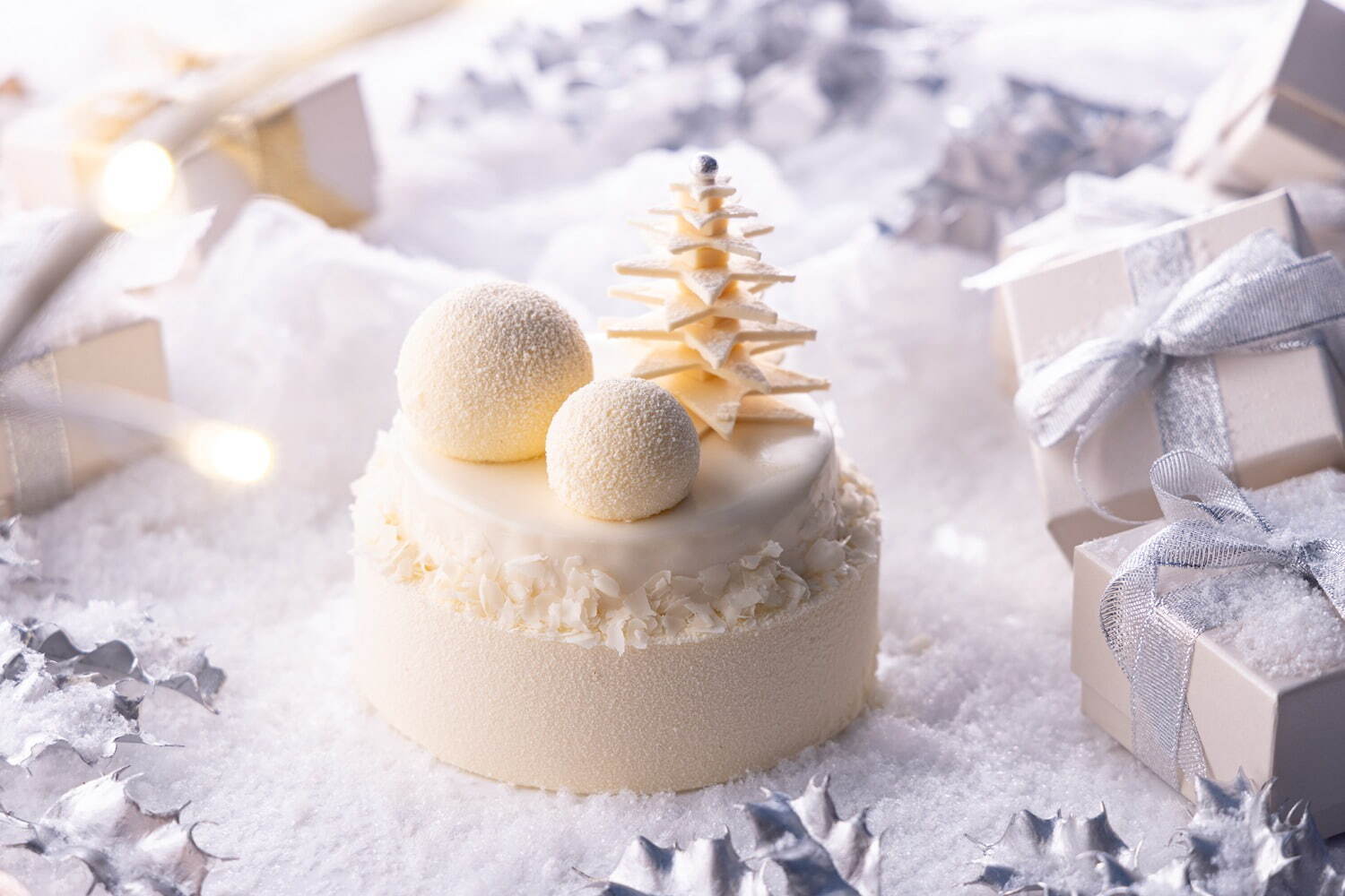 キンプトン新宿東京24年クリスマスケーキ、“まるで雪”純白ショートケーキ＆トナカイ着想のクロッフル｜写真1