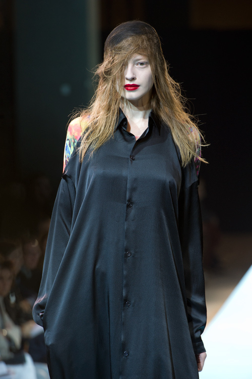 ヨウジヤマモト(Yohji Yamamoto) 2011年春夏ウィメンズコレクション  - 写真16