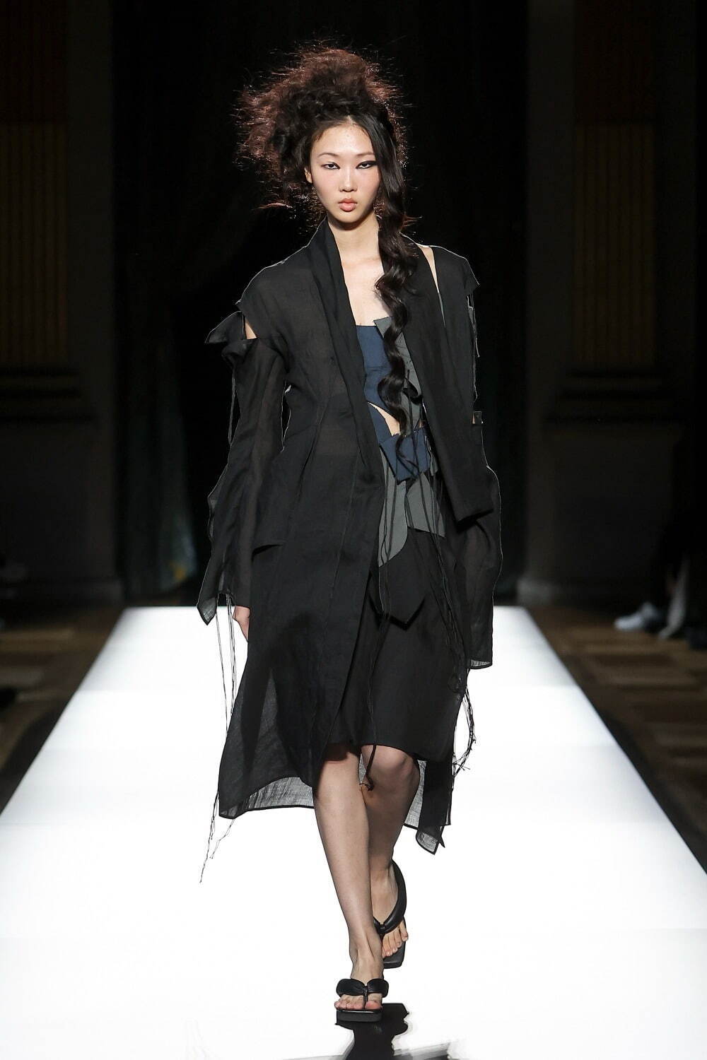 ヨウジヤマモト(Yohji Yamamoto) 2025年春夏ウィメンズコレクション  - 写真15