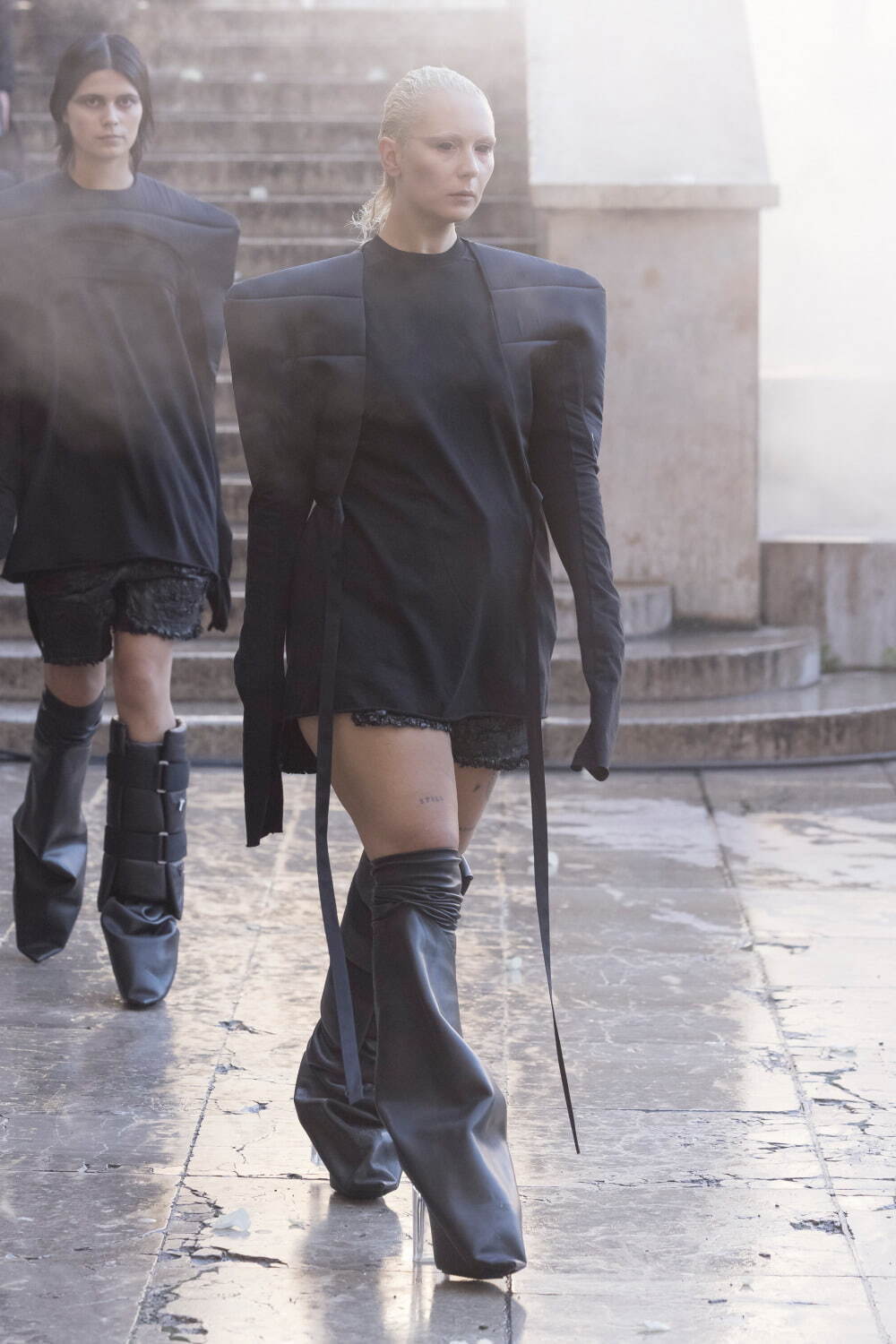 リック・オウエンス(Rick Owens) 2025年春夏ウィメンズコレクション  - 写真3