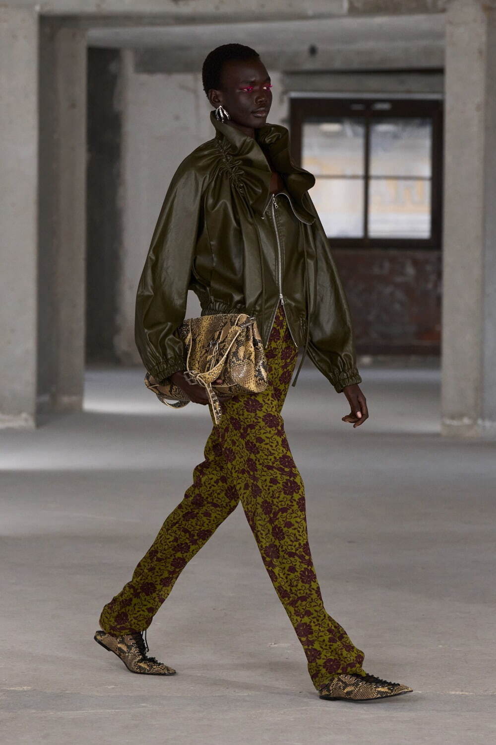 ドリス ヴァン ノッテン(DRIES VAN NOTEN) 2025年春夏ウィメンズコレクション  - 写真31