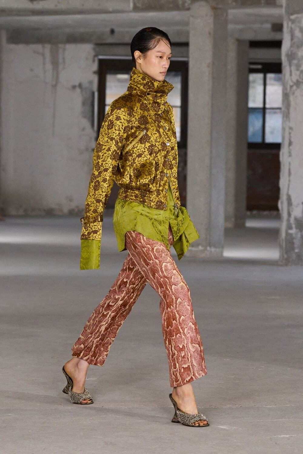 ドリス ヴァン ノッテン(DRIES VAN NOTEN) 2025年春夏ウィメンズコレクション  - 写真35