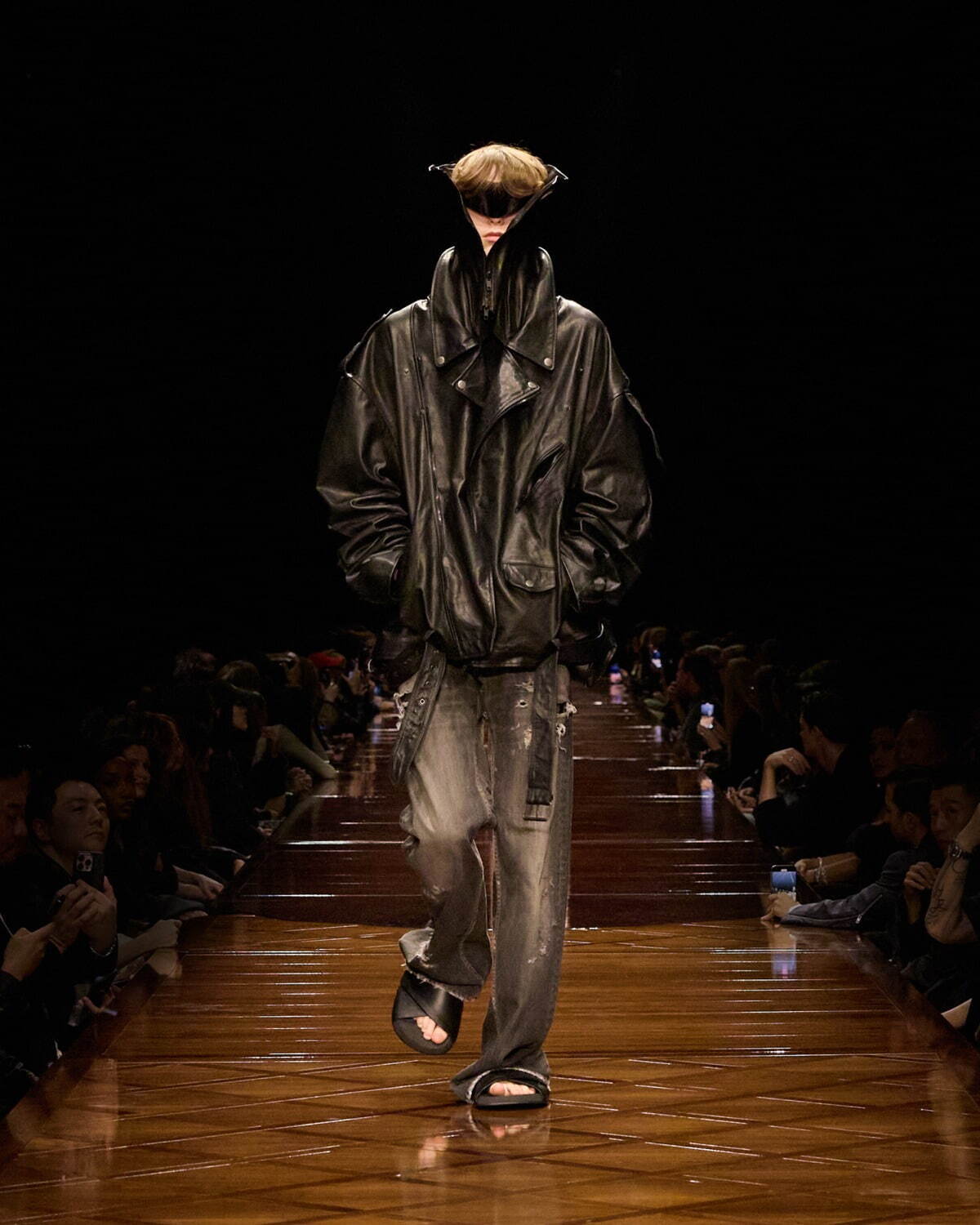 バレンシアガ(BALENCIAGA) 2025年夏ウィメンズ&メンズコレクション  - 写真44