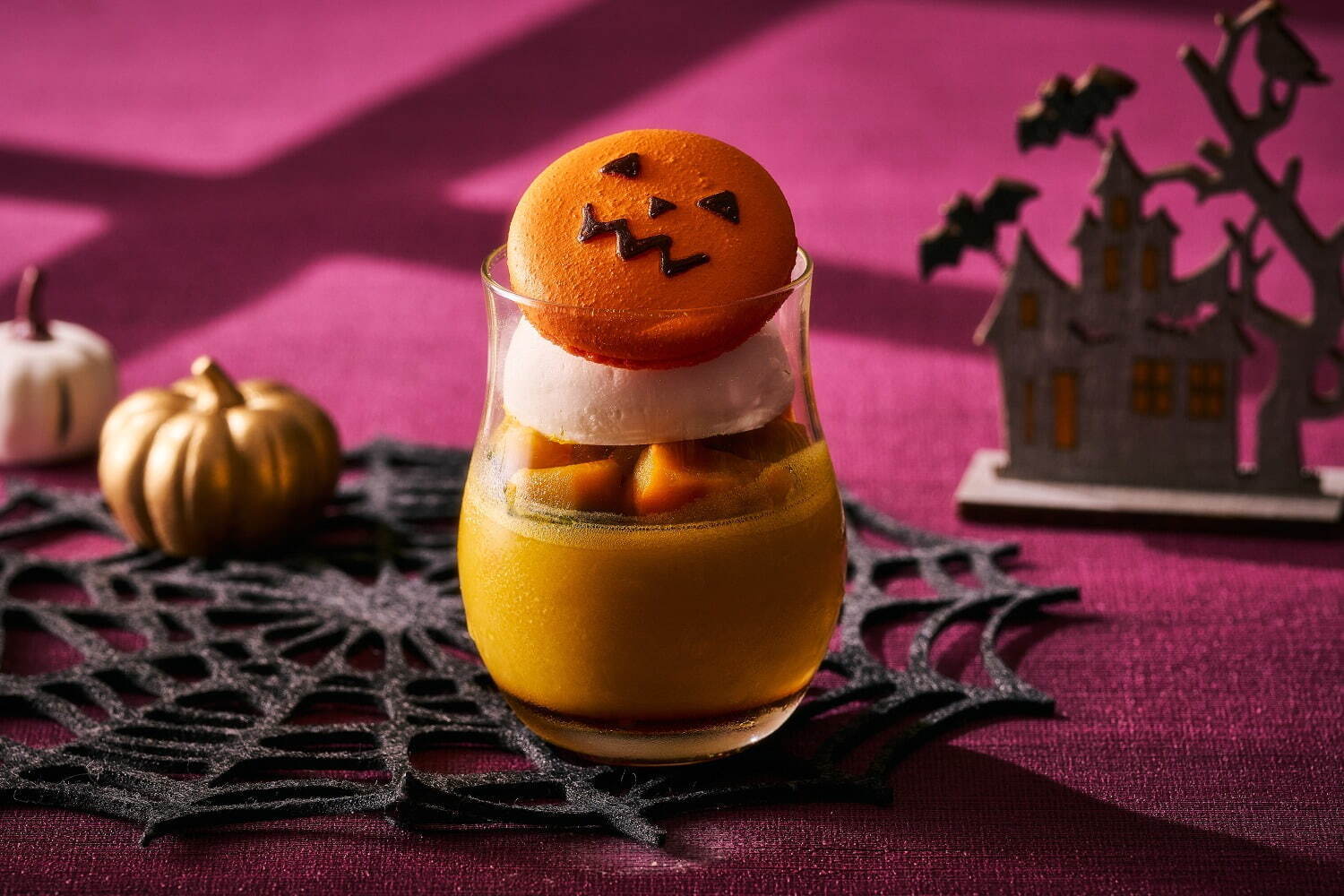 品川プリンスホテルのハロウィンスイーツ、“オバケ姿”のフロマージュ＆濃厚かぼちゃプリン｜写真1