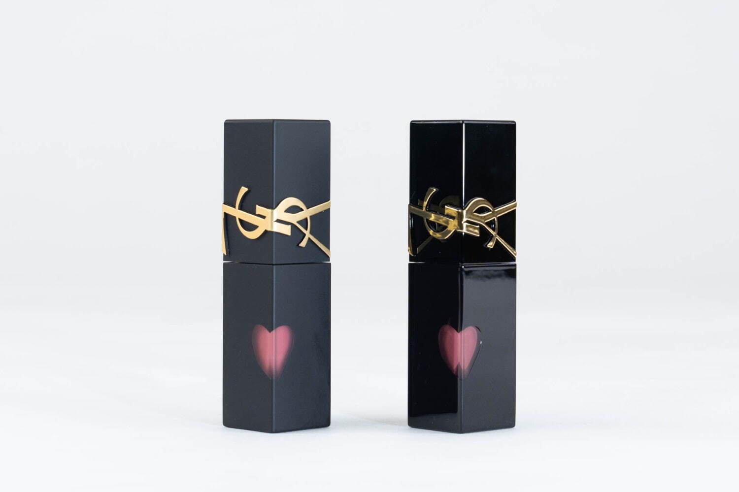 左から)「YSL ザ インクス ブラークリーム」 216 6,490円＜新製品＞、
「YSL ザ インクス ヴィニルクリーム」622 6,490円＜新製品＞