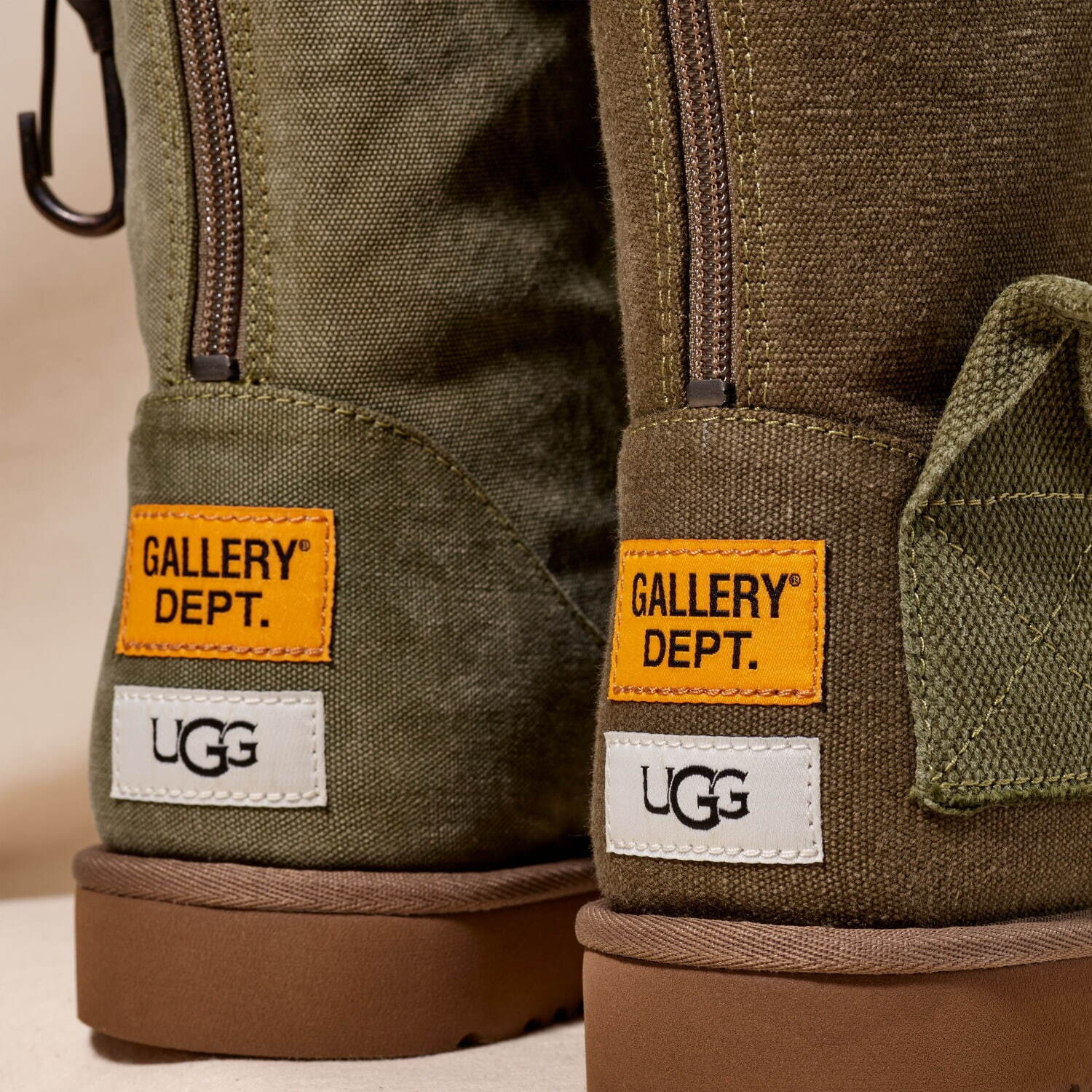 UGG ヴィンテージデニムやキャンバスバッグ使用のブーツ、米ギャラリー デプトとコラボ第2弾｜写真2