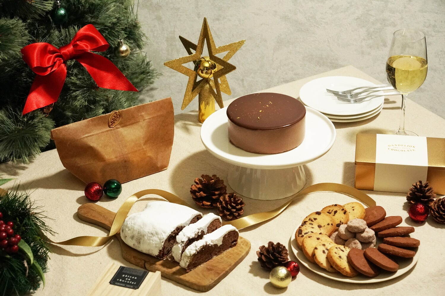 ダンデライオン・チョコレート24年クリスマスチョコケーキ＆“カカオだらけ”の濃厚チョコシュトーレン | 写真