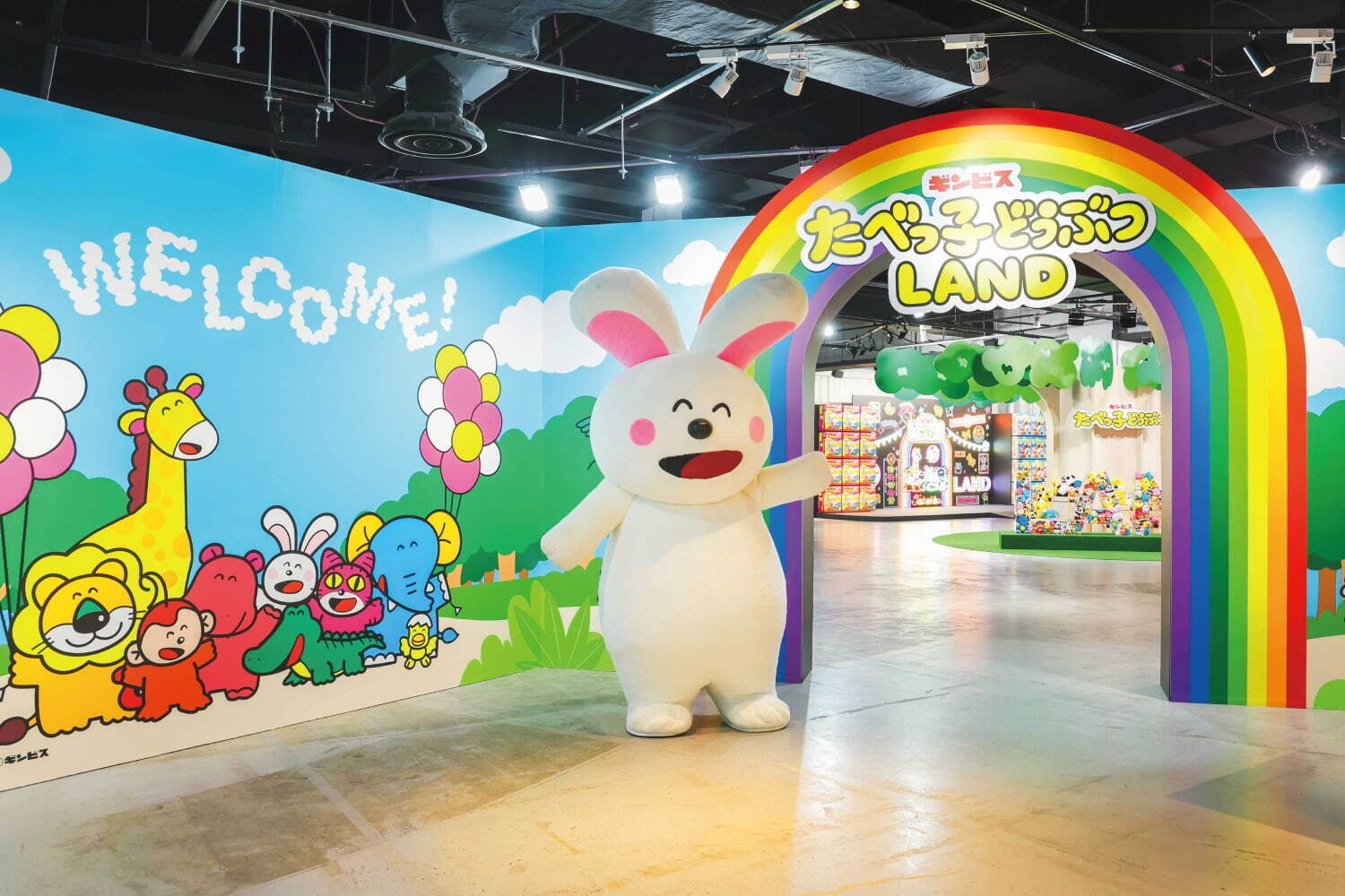 渋谷に「たべっ⼦どうぶつLAND」歴代グッズが集結、“らいおん”や“ねこ”の抱きつきバッグなど｜写真1