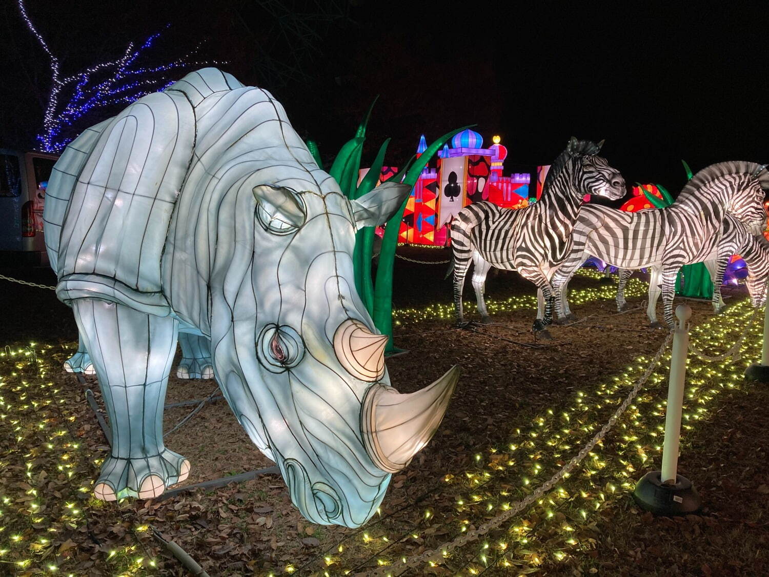 東武動物公園「ウィンターイルミネーション2024-2025」光の桜や動物オブジェのライトアップ｜写真23