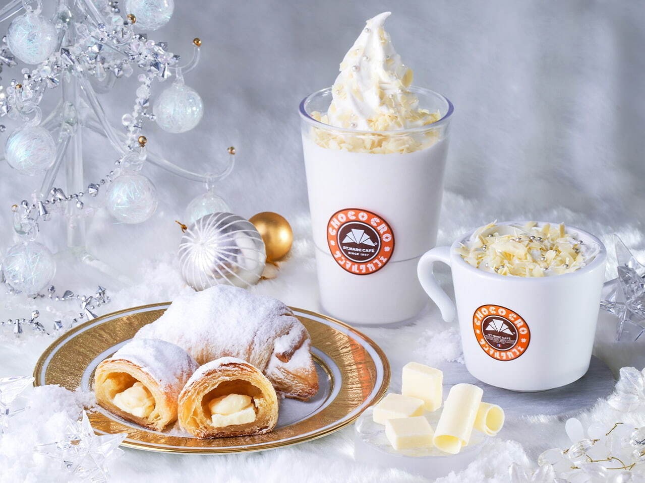 サンマルクカフェのクリスマス限定「粉雪チョコクロ」“濃厚ミルククリーム”たっぷり、純白スムージーも｜写真1