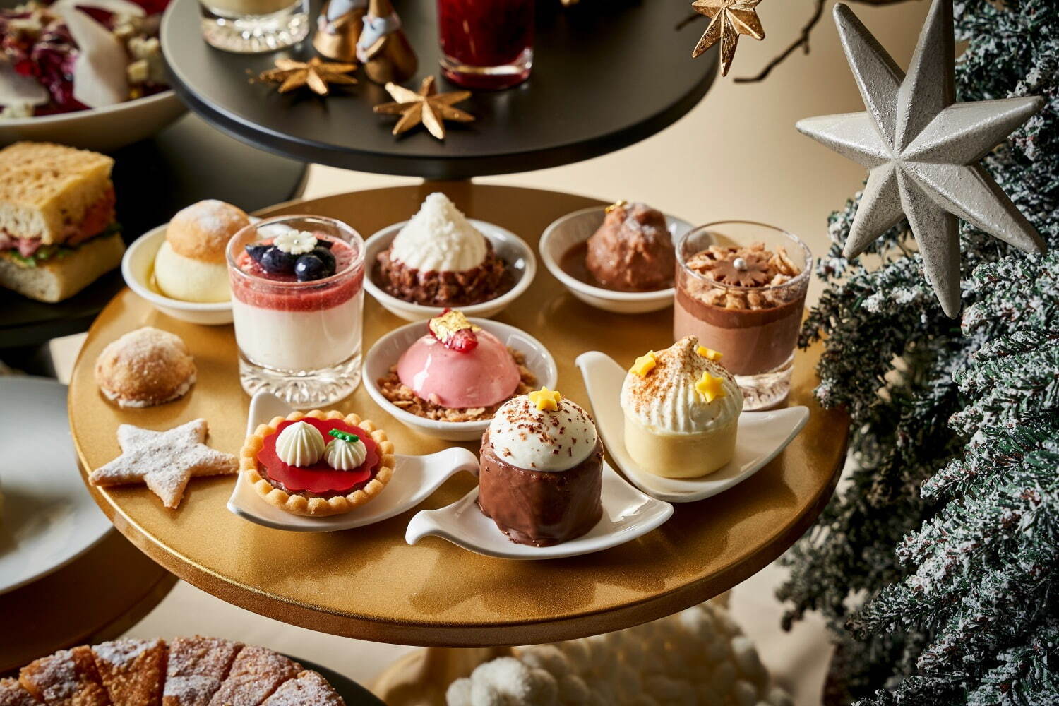 ザ・リッツ・カールトン大阪「クリスマスアフタヌーンブッフェ」ロールケーキやタルトなどチョコスイーツ｜写真2