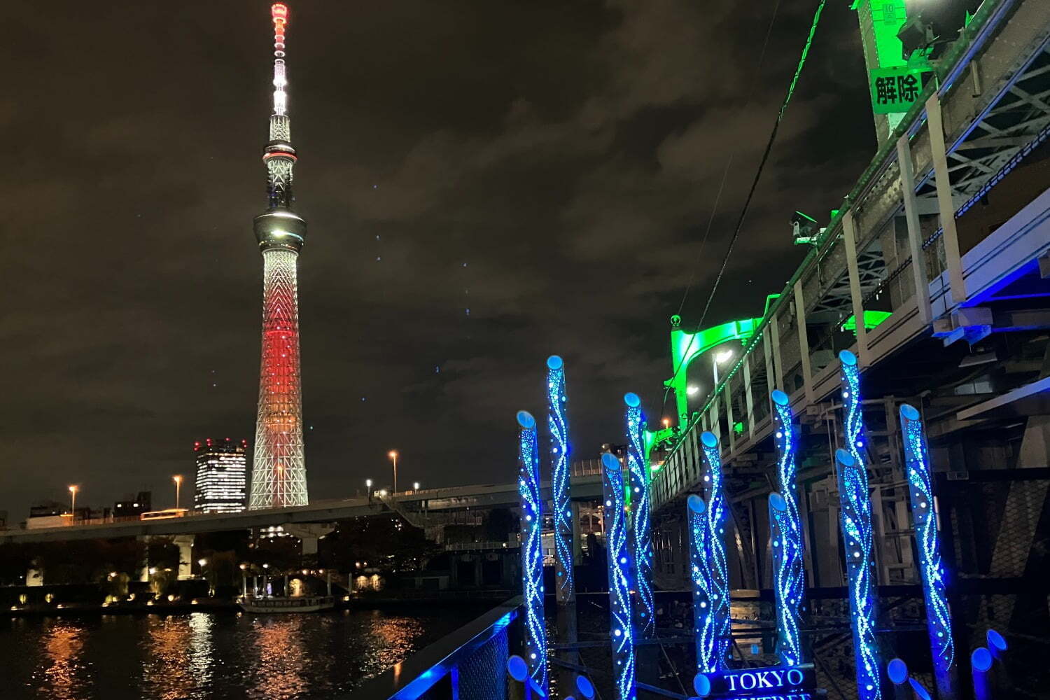 竹あかり”輝くライトアップイベント、東京スカイツリー＆隅田川を幻想的な光で彩る - ファッションプレス