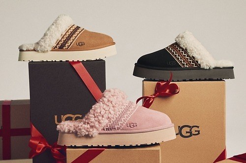 UGG24年クリスマス、ハンドステッチ＆ボリュームファーのスエードスリッパやブーツ