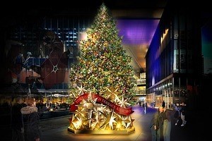 東京ガーデンテラス紀尾井町“カラフルなオーナメント”輝くクリスマスツリー＆イルミネーション