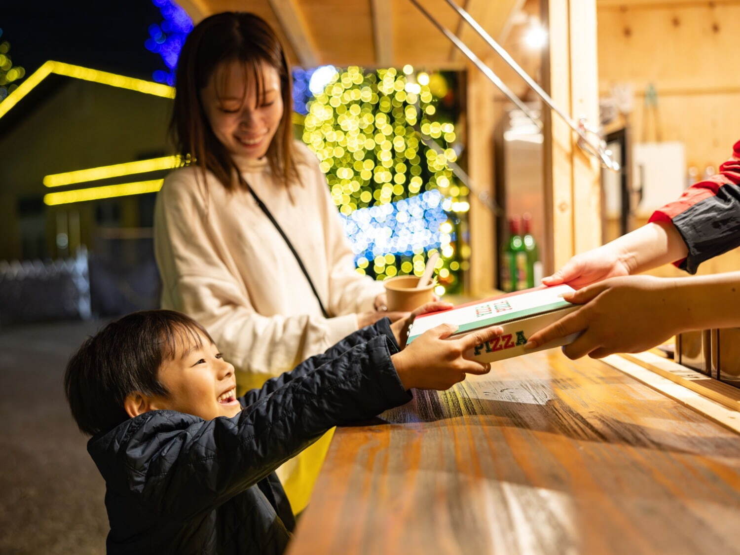 大阪・堺「ハーベストの丘」24年冬イルミネーション - 光るトナカイや遊具、クリスマスマーケットも｜写真5