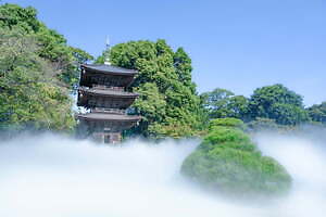 ホテル椿山荘東京“幻想的な雲海”の新演出「天空の三重塔」、3層のチョコバナナスイーツも