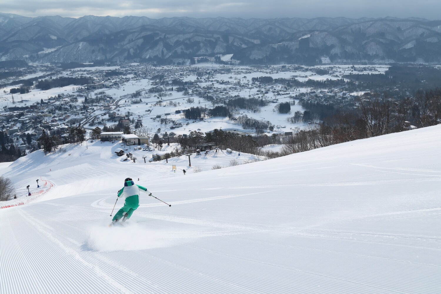 長野県・北尾根高原テラス「八方こたつカフェ」雪降る360度絶景スポットでスイーツ＆ドリンク｜写真4