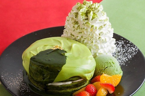 エッグスンシングス「宇治抹茶ラテパンケーキ」濃厚抹茶チョコ＆ミルククリーム、まろやか抹茶ラテも