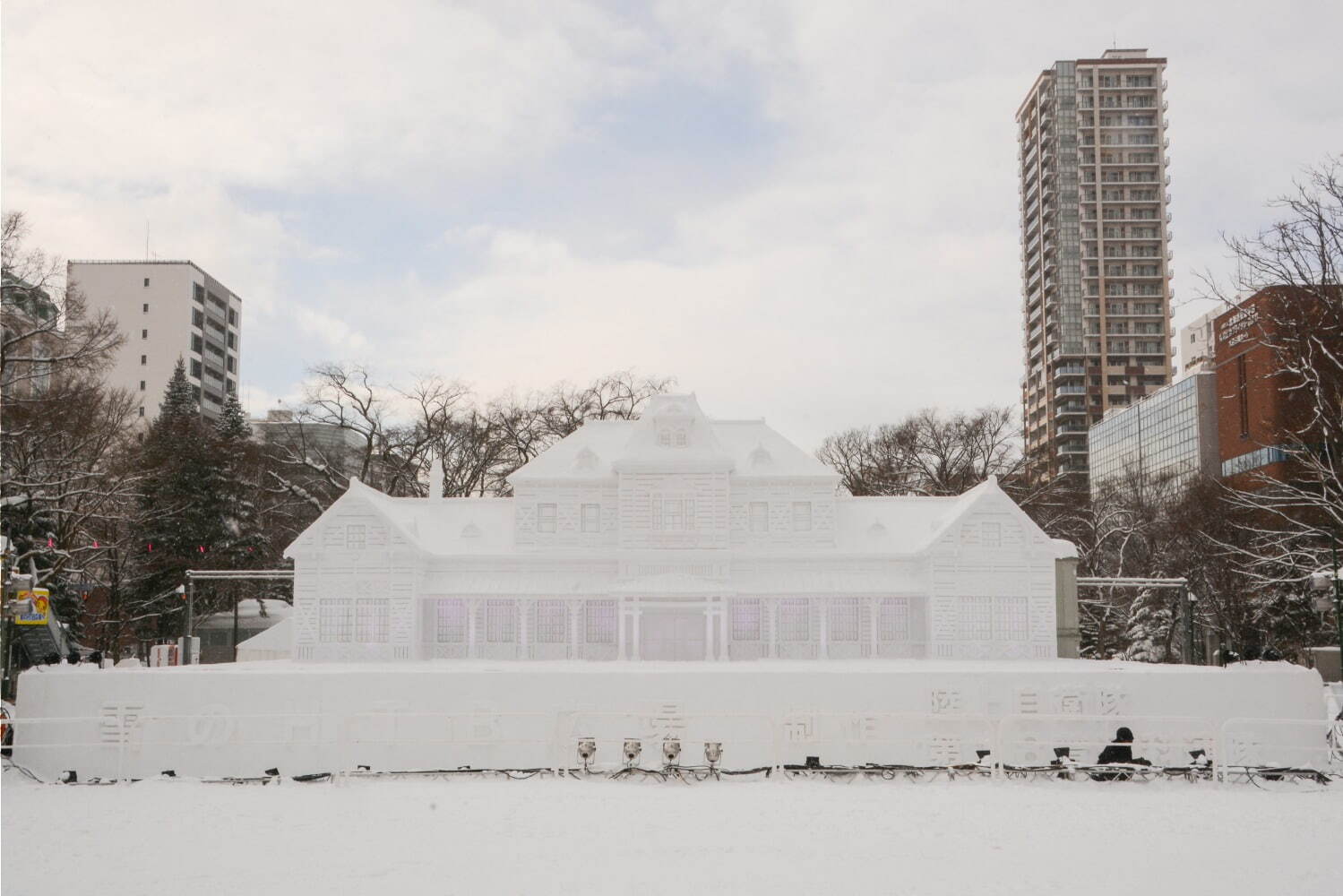 「2025さっぽろ雪まつり」北海道・札幌の冬イベント、「転スラ」「モンハン」の大雪像が登場｜写真7