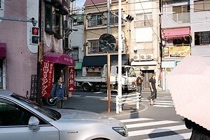 写真家・鷹野隆大の展覧会が東京都写真美術館で、日常やセクシュアリティを題材とした約120点を公開