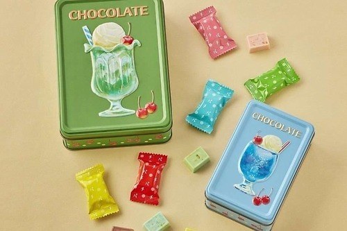 メリーチョコレート“レトロ純喫茶”テーマのチョコ缶、パチパチはじけるクリームソーダやショートケーキ味