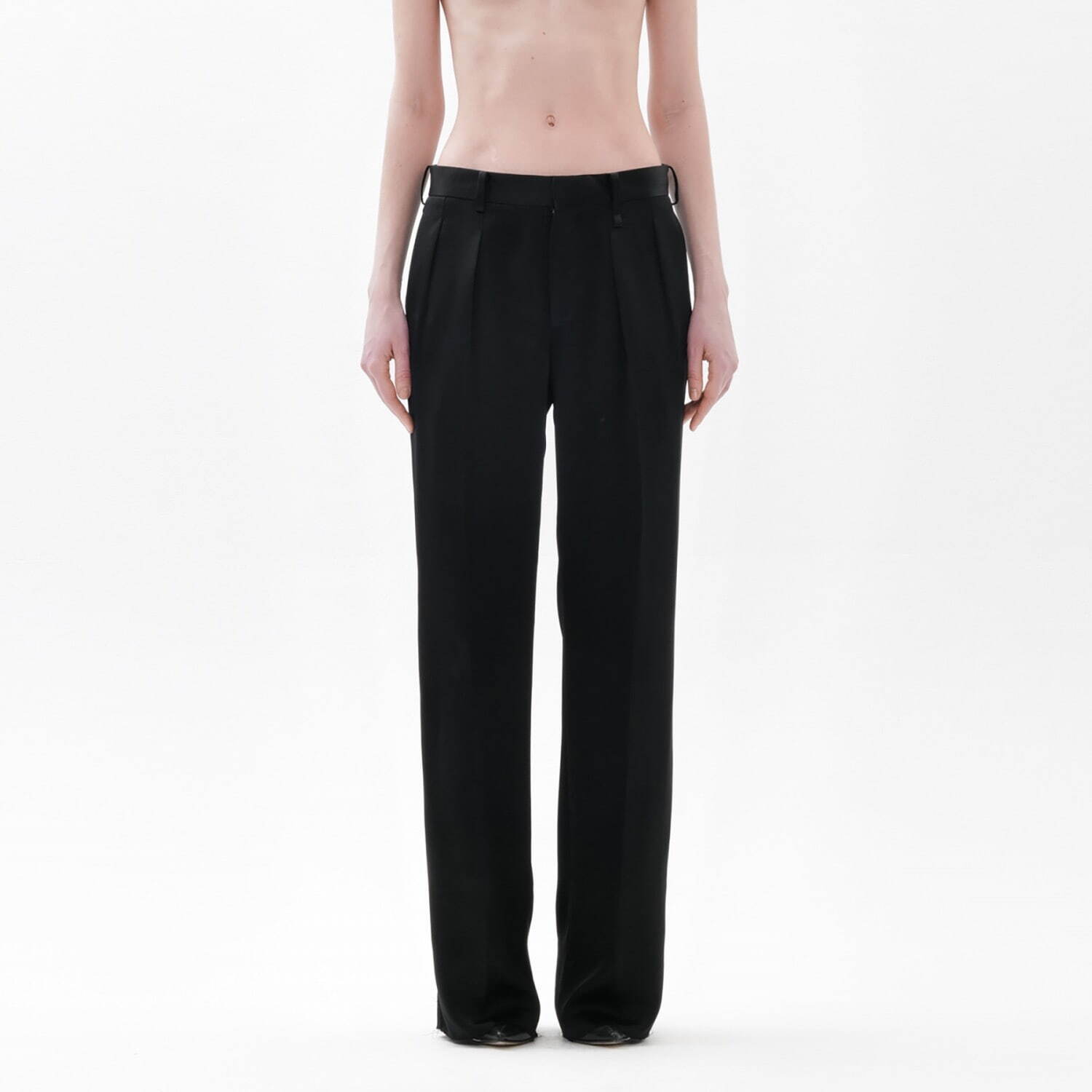 Black Hammered Satin Loose Tailored Trousers 40,700円