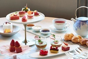 ザ・リッツ・カールトン東京「ストロベリー アフタヌーンティー」苺のパンナコッタ＆ショートケーキ