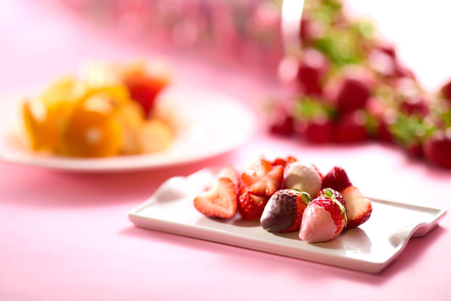 “カットフルーツ食べ放題付き”苺×チョコのアフタヌーンティー、タカノフルーツパーラー 新宿本店で｜写真2