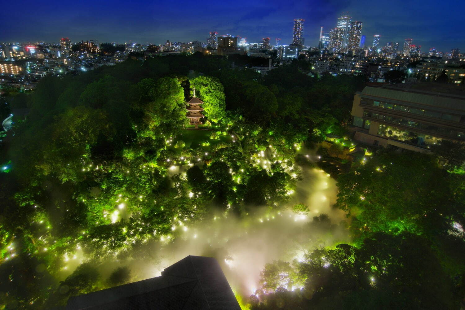 ホテル椿山荘東京、“桜ライトアップ×霧”の庭園演出「夜桜雲海」春限定スイーツも｜写真8