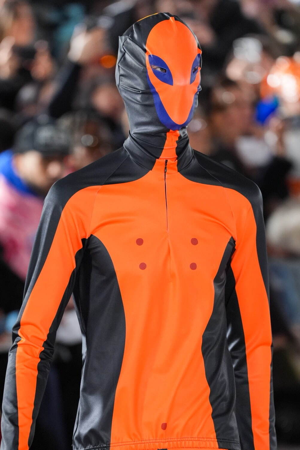 ウォルター ヴァン ベイレンドンク(Walter Van Beirendonck) 2025-26年秋冬	メンズコレクション  - 写真24