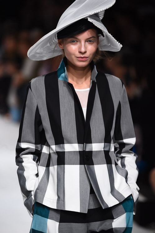 イッセイ ミヤケ(ISSEY MIYAKE) 2015年春夏ウィメンズコレクション  - 写真60