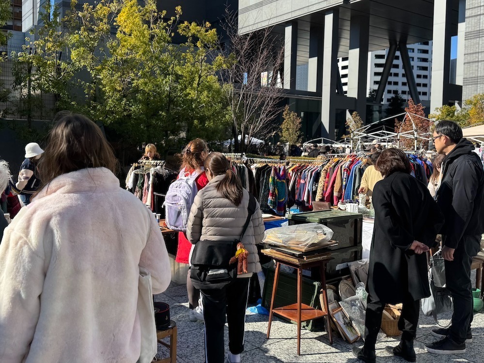 「渋谷蚤の市」東京・渋谷ガーデンタワー屋外広場で、各国のヴィンテージ＆アンティークなど約70店舗｜写真1