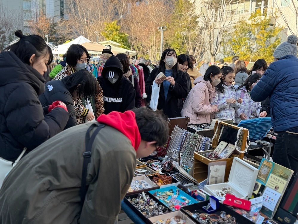 「渋谷蚤の市」東京・渋谷ガーデンタワー屋外広場で、各国のヴィンテージ＆アンティークなど約70店舗｜写真3