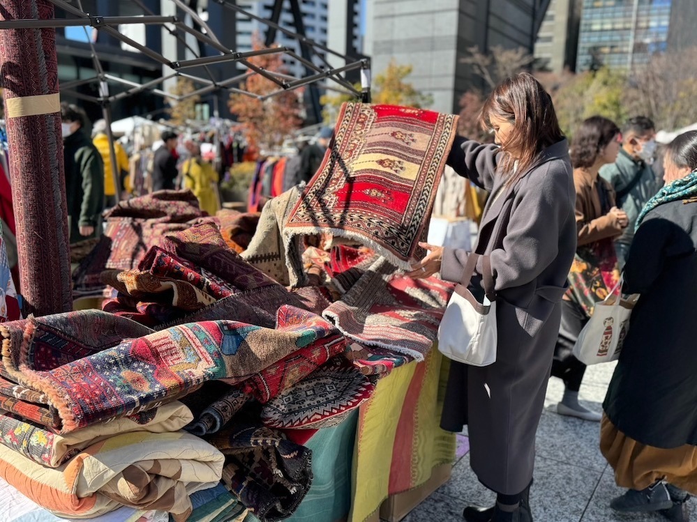 「渋谷蚤の市」東京・渋谷ガーデンタワー屋外広場で、各国のヴィンテージ＆アンティークなど約70店舗｜写真29