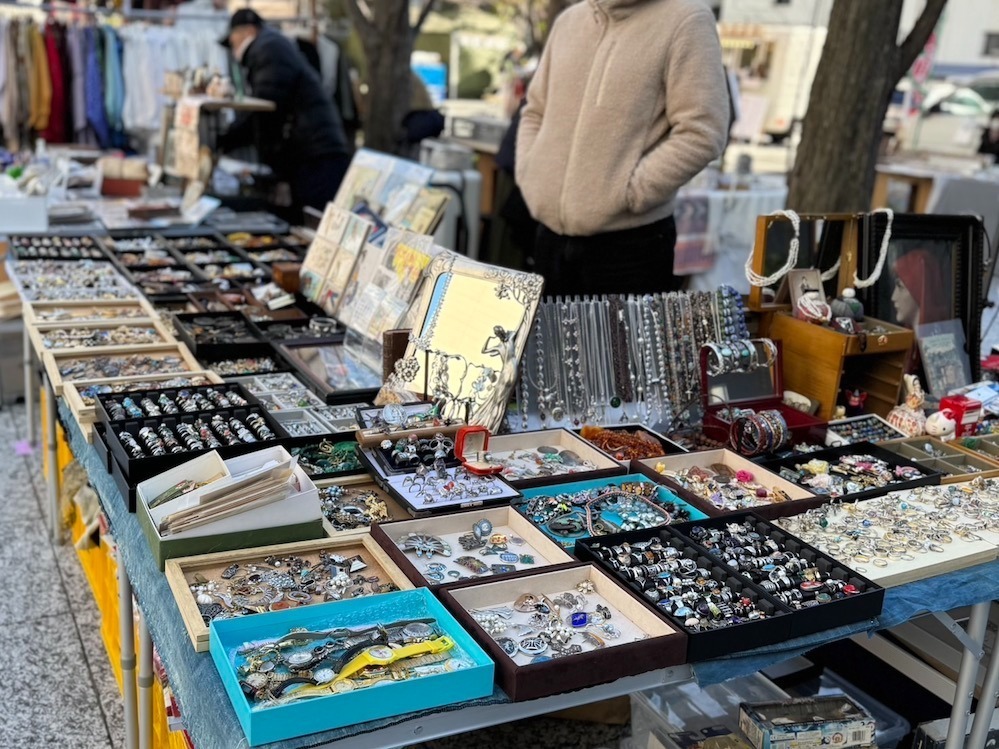 「渋谷蚤の市」東京・渋谷ガーデンタワー屋外広場で、各国のヴィンテージ＆アンティークなど約70店舗｜写真34