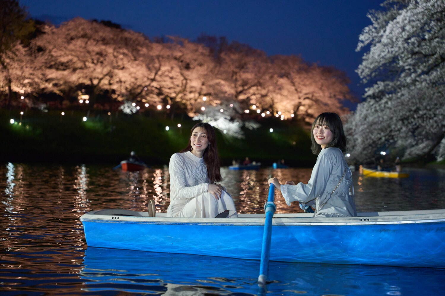 花見イベント「千代田のさくらまつり」千鳥ヶ淵緑道で、水上ボートで望む夜桜ライトアップ｜写真2