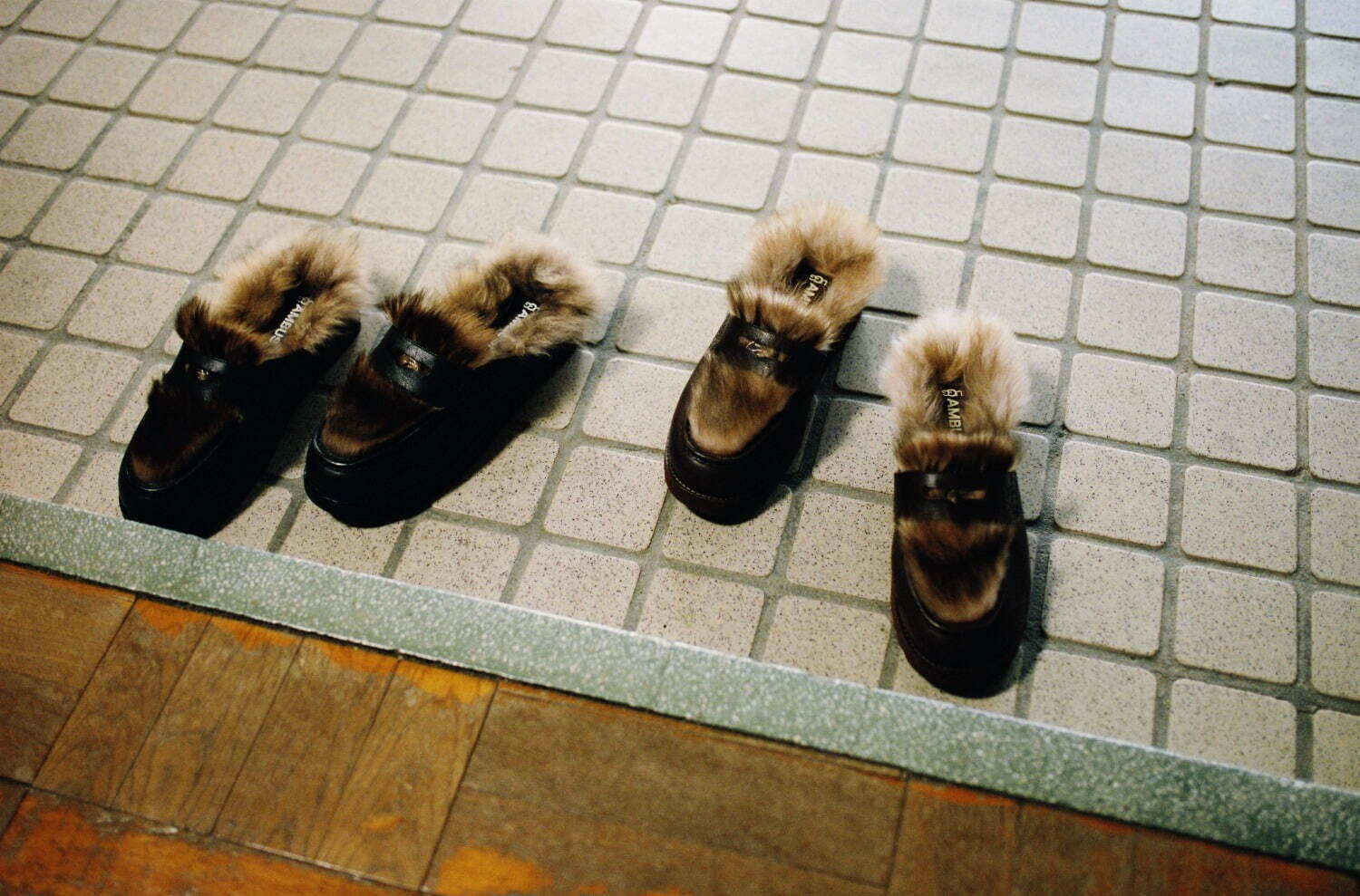 UGG×アンブッシュの新作シューズ、“ふんわりシープスキン”のメリージェーン＆ローファー｜写真24