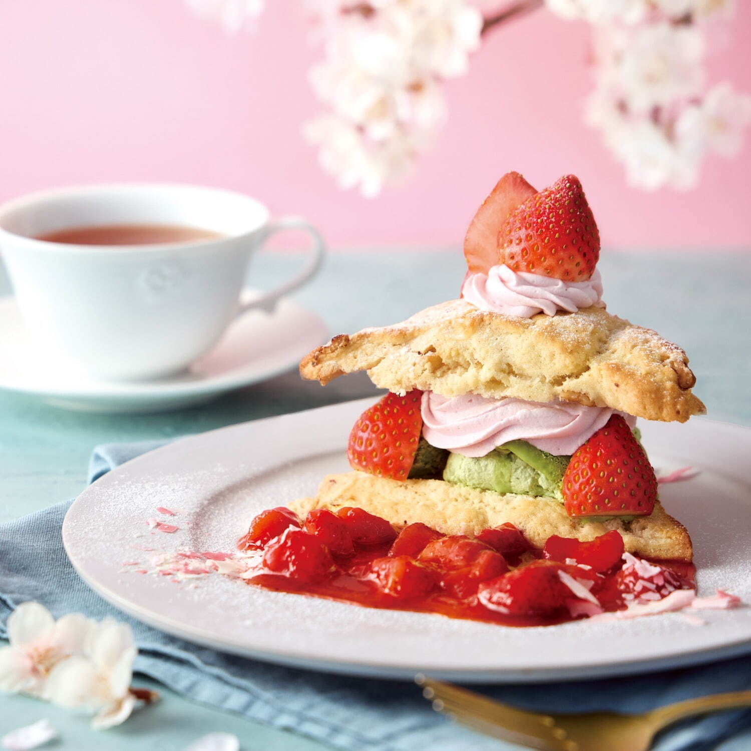 苺とさくらのスコーンショートケーキ 紅茶付き 1,950円