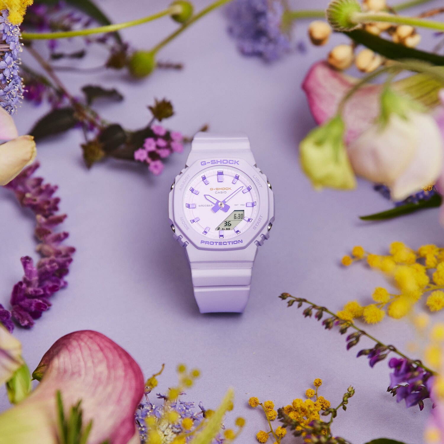 G-SHOCK“パープルカラー”のウィメンズ腕時計、LEDバックライトで浮かぶミモザの花｜写真2