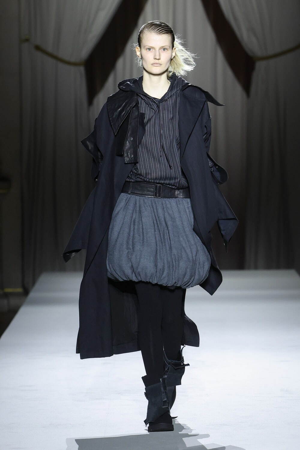 ヨウジヤマモト(Yohji Yamamoto) 2025-26年秋冬	ウィメンズコレクション  - 写真1