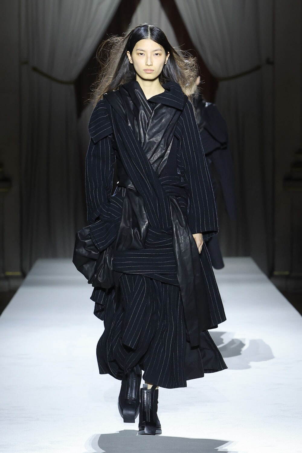 ヨウジヤマモト(Yohji Yamamoto) 2025-26年秋冬	ウィメンズコレクション  - 写真11