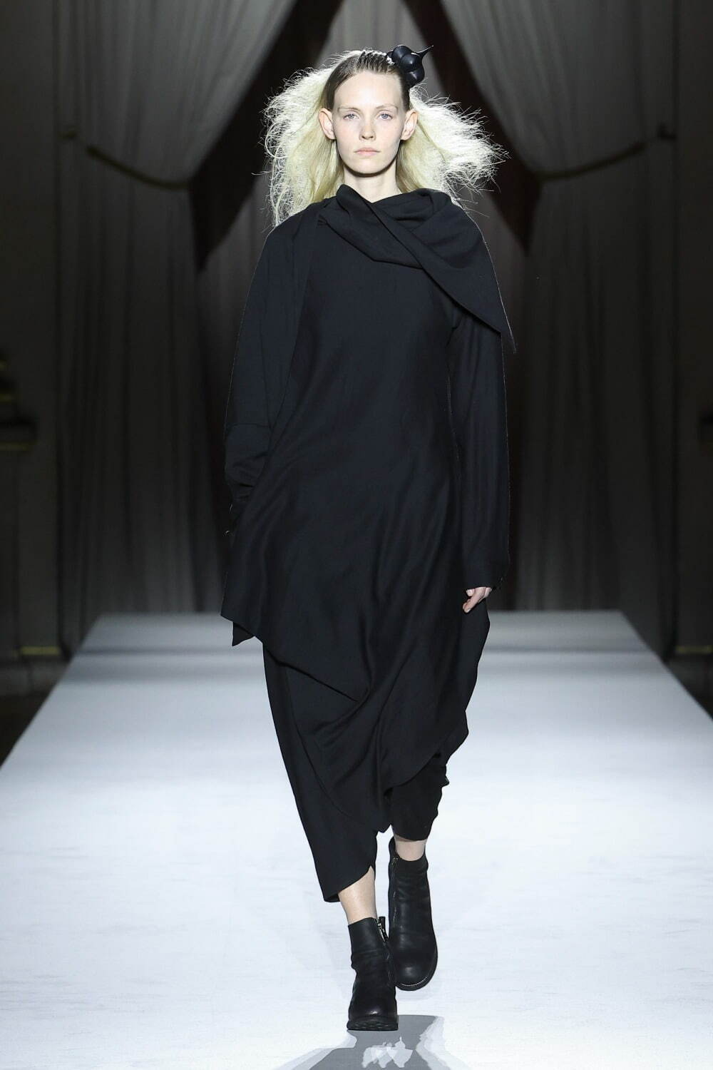 ヨウジヤマモト(Yohji Yamamoto) 2025-26年秋冬	ウィメンズコレクション  - 写真15